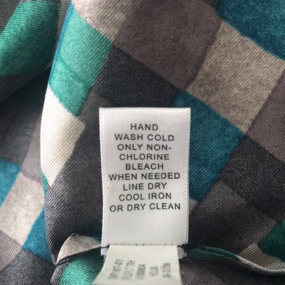 Women’s Silk Blouse - Picture 12 of 12